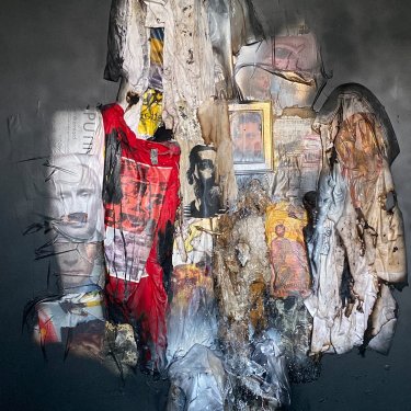 STATEMENT 1, 2022, Mischtechnik-Assemblage auf Leinwand, 150x120cm